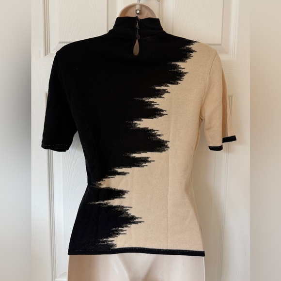 ESCADA Short Sleeve Knit Top in Black & Beige with Gold Threads Size 36/S *EUC* - Picture 3 of 10